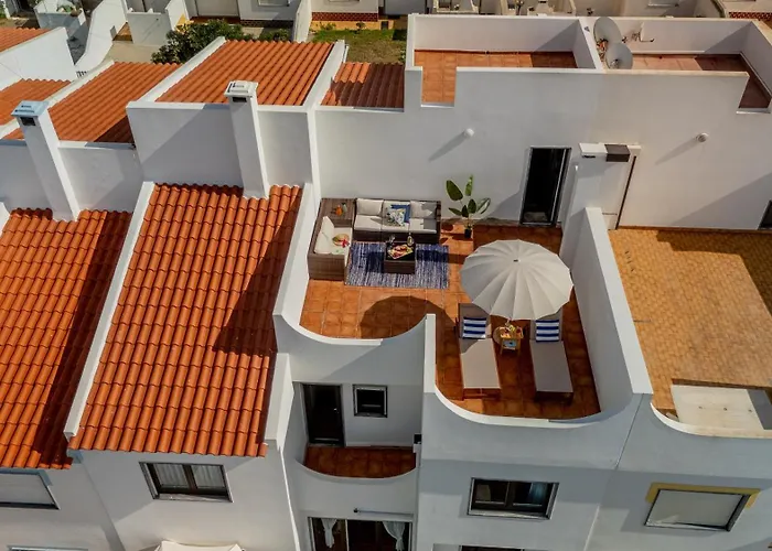 Moradia Sao Joao-spacious Beachfront