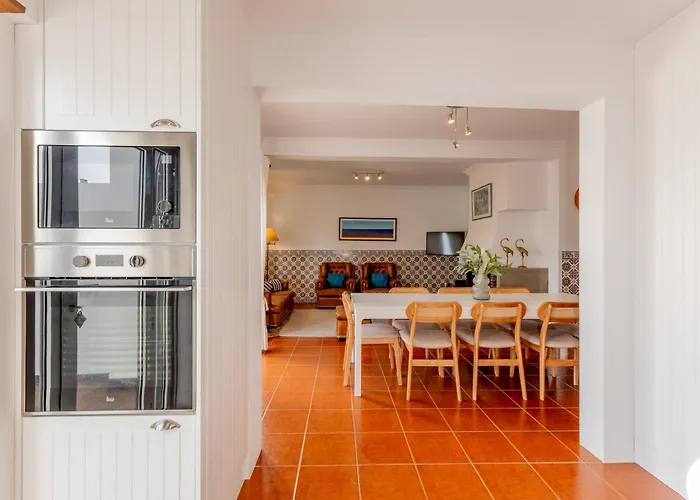 Villa Moradia Sao Joao-spacious Beachfront A dos Cunhados