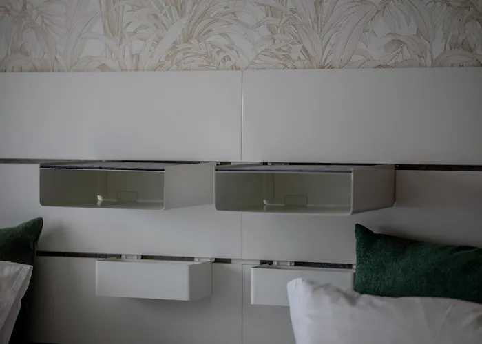 Moradia Sao Joao-spacious Beachfront Villa *