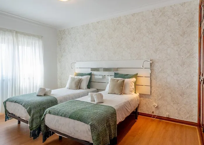 Moradia Sao Joao-spacious Beachfront *