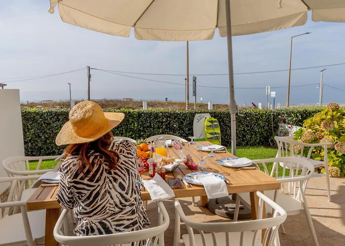 Villa Moradia Sao Joao-spacious Beachfront A dos Cunhados