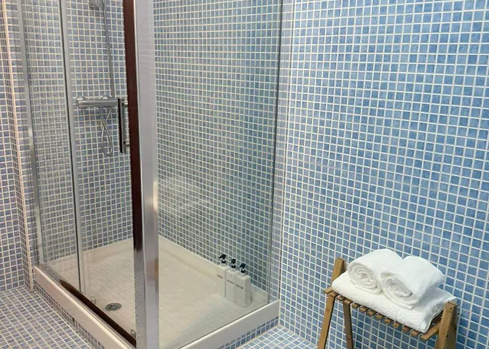 Moradia Sao Joao-spacious Beachfront Villa A dos Cunhados