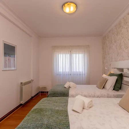 فيلة Moradia Sao Joao-spacious Beachfront