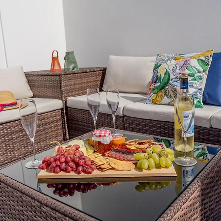 Villa Moradia Sao Joao-spacious Beachfront