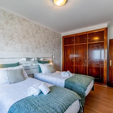 Moradia Sao Joao-spacious Beachfront * A dos Cunhados