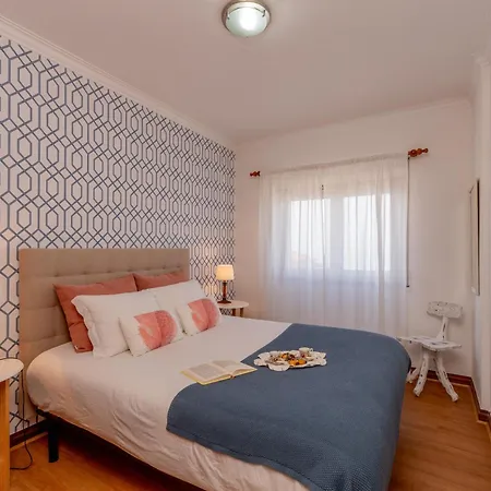 Moradia Sao Joao-Spacious Beachfront Villa *