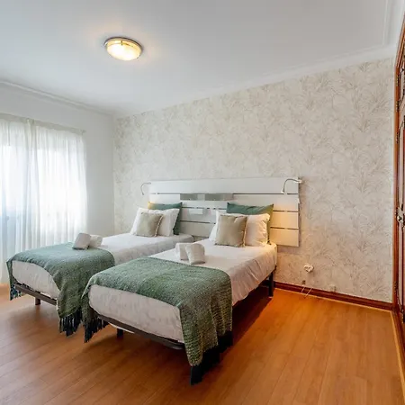 Moradia Sao Joao-spacious Beachfront *