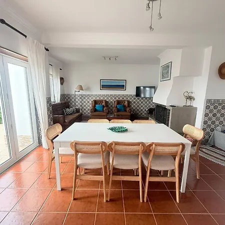 Moradia Sao Joao-Spacious Beachfront Villa Villa