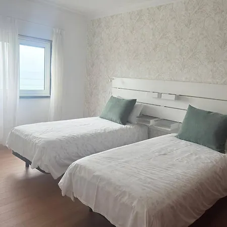 Moradia Sao Joao-Spacious Beachfront Villa Villa A dos Cunhados