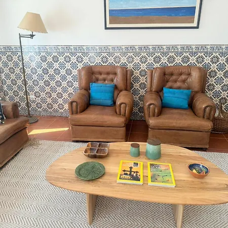 Moradia Sao Joao-Spacious Beachfront Villa Villa