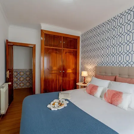 Moradia Sao Joao-spacious Beachfront * أدوس كونهادوس