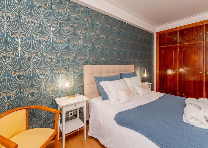 Moradia Sao Joao-spacious Beachfront אה דוס קונהאדוס