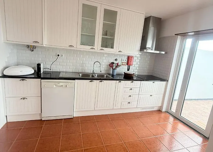 Moradia Sao Joao-spacious Beachfront