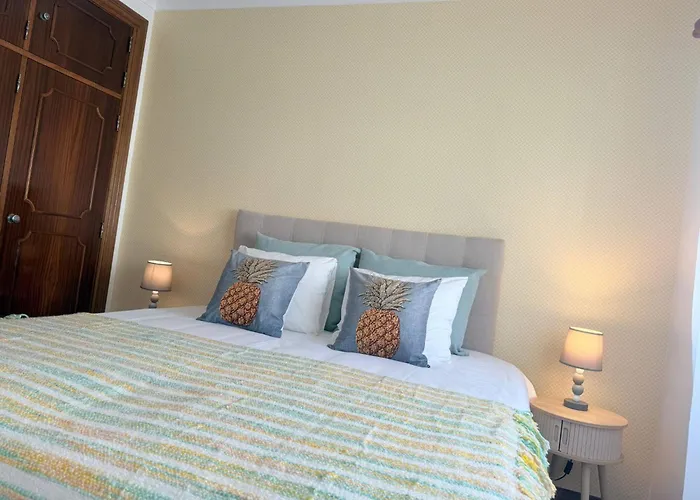 Moradia Sao Joao-spacious Beachfront וילה אה דוס קונהאדוס