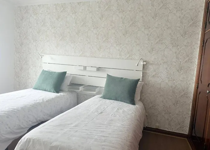 Moradia Sao Joao-spacious Beachfront * אה דוס קונהאדוס