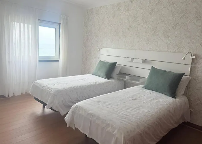 Moradia Sao Joao-spacious Beachfront וילה אה דוס קונהאדוס